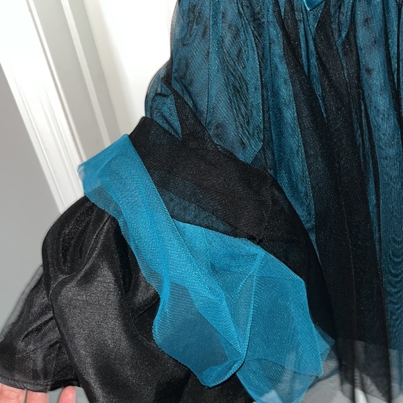 Girls formal sparkly dress, in good condition, has Ribbons to tie in the back. - Picture 3 of 4